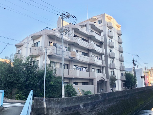 建物外観　鉄筋コンクリート造りのしっかりした建物です