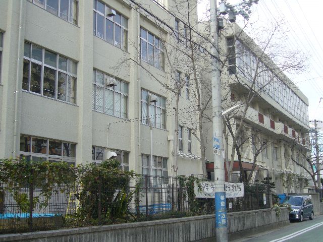 小学校　神戸市立本山南小学校（小学校）まで378m