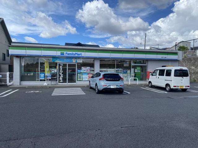 コンビニ　ファミリーマート（コンビニ）まで621m