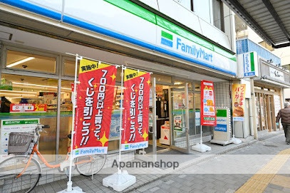 コンビニ　ファミリーマート西早稲田店（コンビニ）まで318m