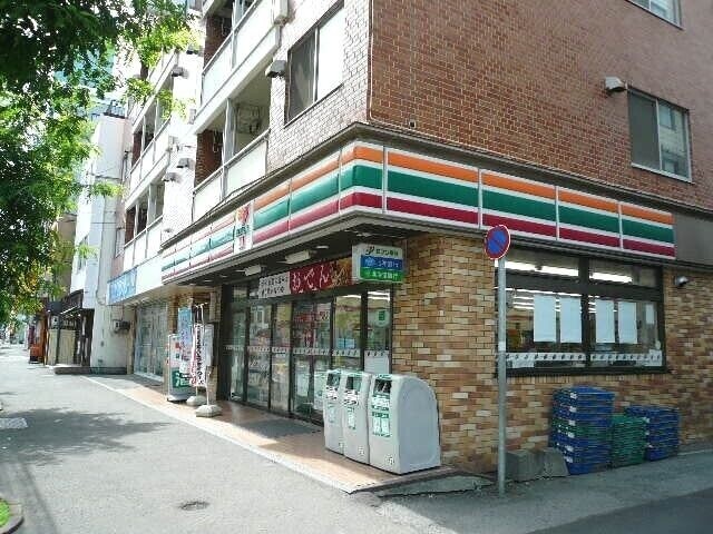 コンビニ　セブンイレブン札幌南5条東店（コンビニ）まで79m