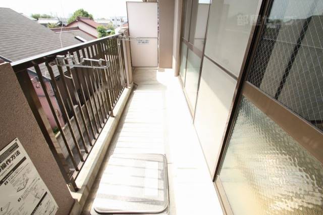 バルコニー　南面のベランダ長いのでたくさん干せます