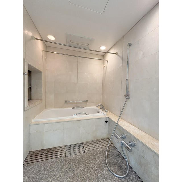 バス・シャワールーム　※写真は同タイプ住戸です。