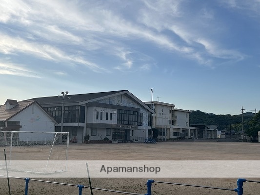 小学校　たつの市立小学校半田小学校（小学校）まで1239m