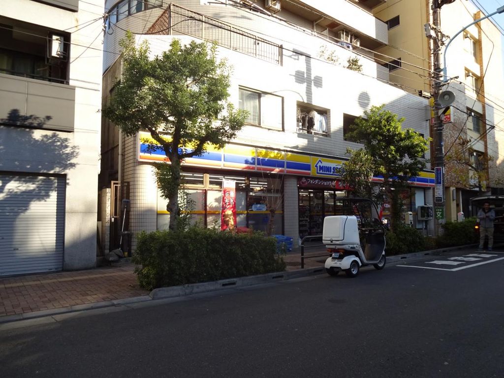 コンビニ　ミニストップ高円寺南2丁目店（コンビニ）まで100m
