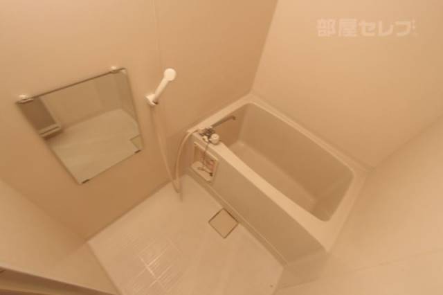 バス・シャワールーム　※３０２号室内装写真参照