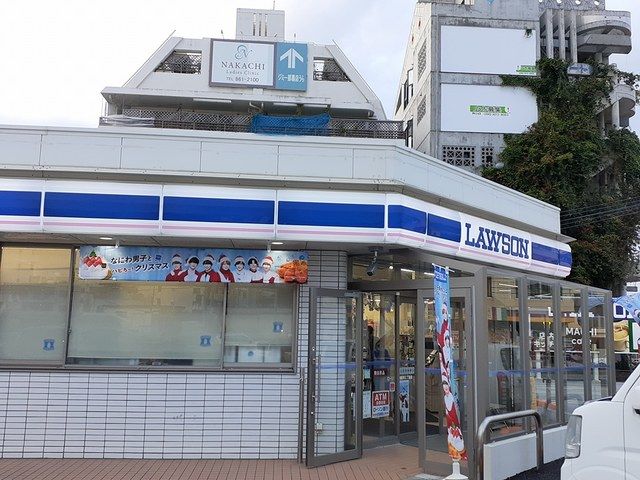 コンビニ　ローソン那覇銘苅三丁目店（コンビニ）まで685m