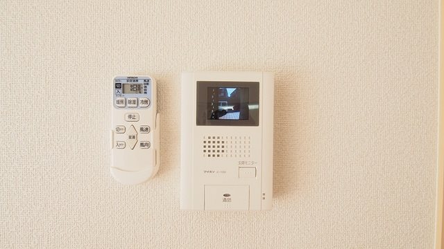 セキュリティ　来客者が確認出来るモニター付きインターホン。
