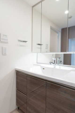 洗面設備　※写真は同タイプ住戸です。