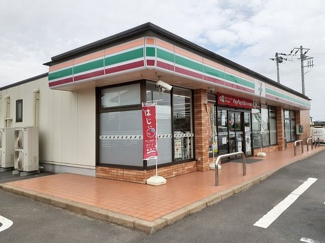 コンビニ　セブンイレブン小見川店（コンビニ）まで500m