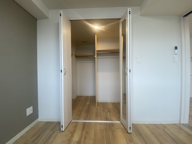 収納　収納力のあるウォークインクローゼットです！