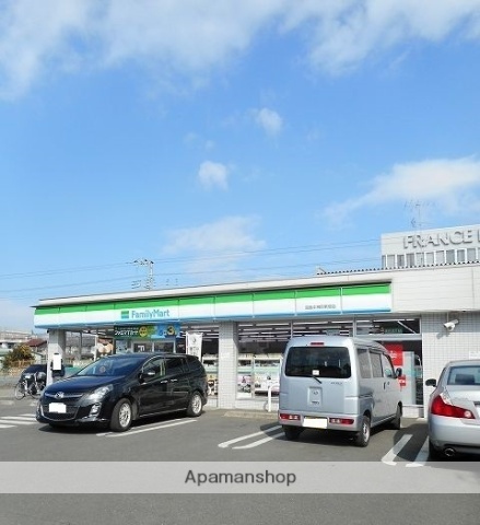 コンビニ　ファミリーマート（コンビニ）まで557m