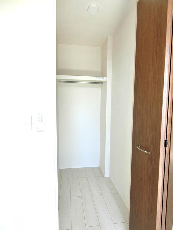 収納　同型物件の写真、配色に違いあり
