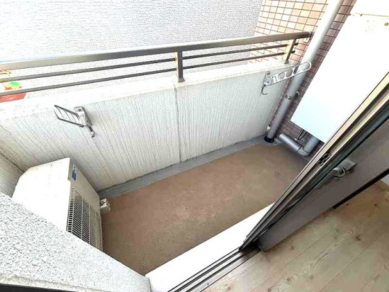 バルコニー　※掲載写真は同マンション別部屋参考写真となります。