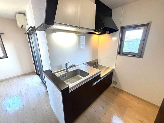 キッチン　※掲載写真は同マンション別部屋参考写真となります。