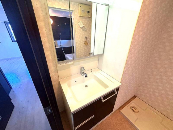 洗面設備　※掲載写真は同マンション別部屋参考写真となります。