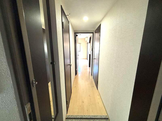 玄関　※掲載写真は同マンション別部屋参考写真となります。
