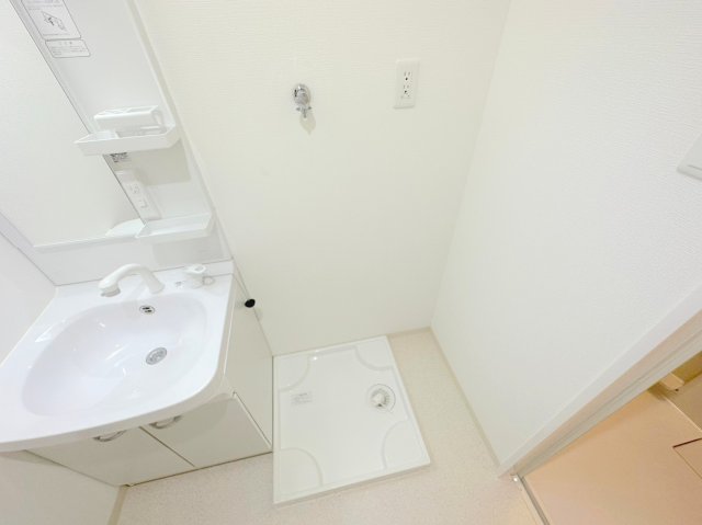 その他設備　嬉しい室内洗濯機置場。これで洗濯機も長持ちしますね。