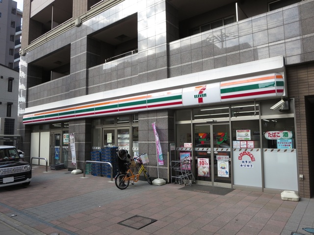 コンビニ　セブンイレブン浦和岸町7丁目店（コンビニ）まで105m