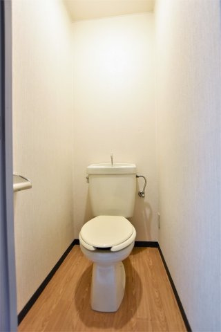 トイレ　同物件、類似間取りのイメージ写真です。