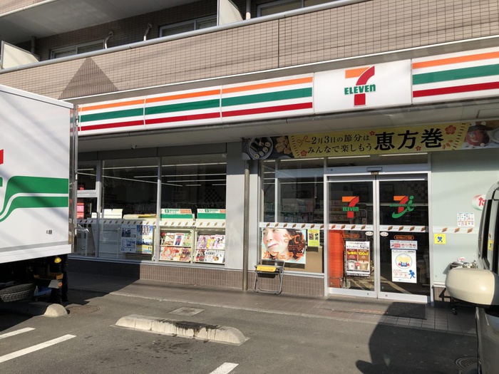 コンビニ　セブンイレブン（コンビニ）まで650m