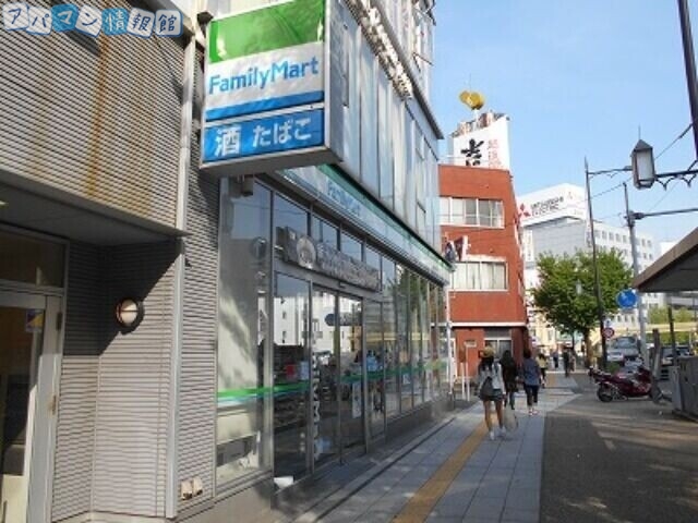 コンビニ　ファミリーマート新潟万代四丁目店（コンビニ）まで68m