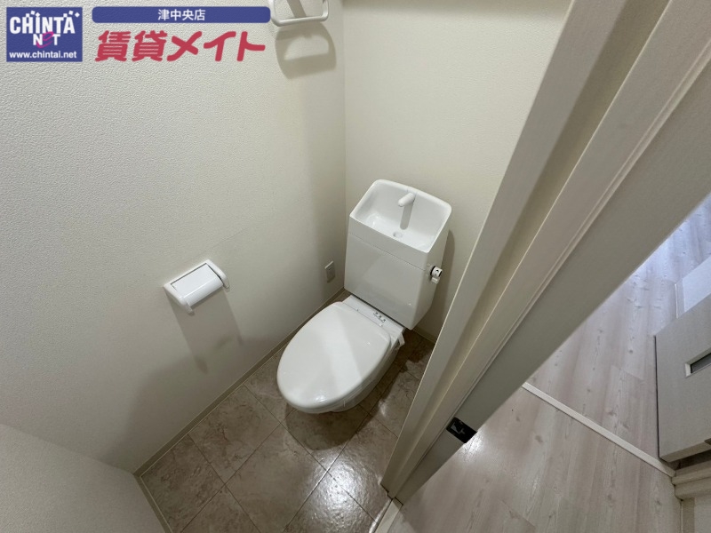 トイレ　同型参考写真