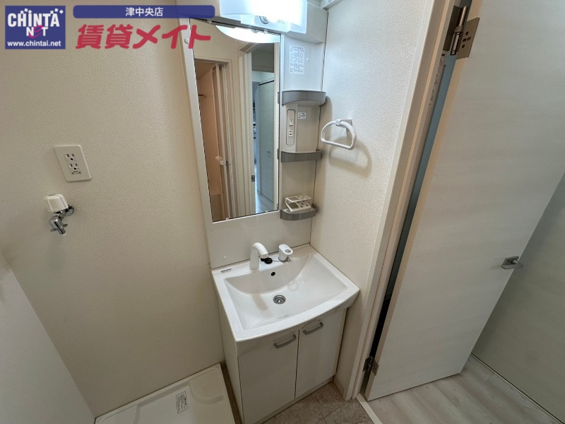 洗面設備　同型参考写真