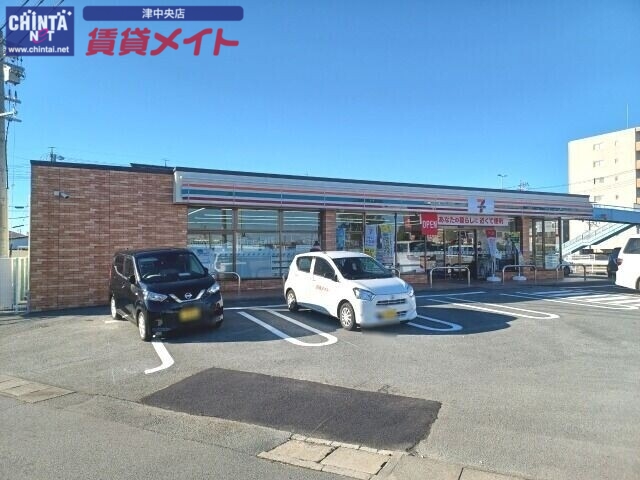コンビニ　セブンイレブン津市上浜町3丁目店（コンビニ）まで486m