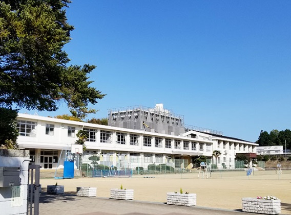中学校　姫路市立琴陵中学校（中学校）まで527m