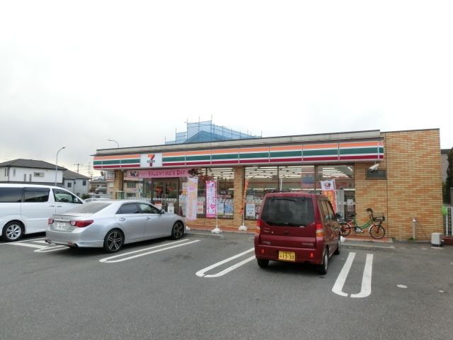 コンビニ　セブンイレブン（コンビニ）まで800m