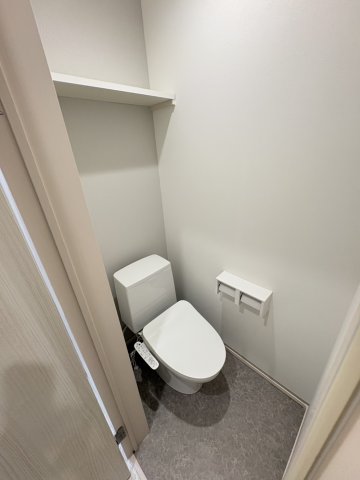 トイレ　※写真は別号室のものですので現状優先です。
