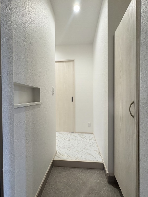 玄関　※写真は別号室のものですので現状優先です。