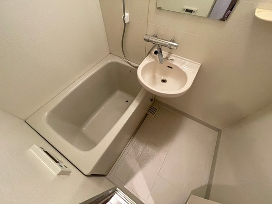 バス・シャワールーム　※他の部屋の写真です