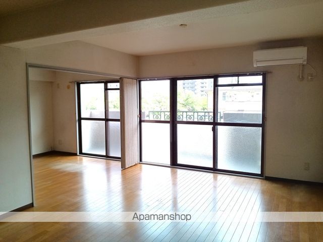 アンファミーユ西小路の居間写真