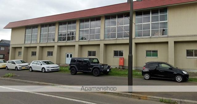 小学校　石狩花川小学校（小学校）まで379m