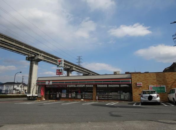 コンビニ　セブンイレブン 日野甲州街道駅前店（コンビニ）まで392m