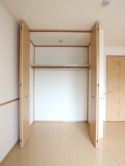 収納　北側洋室　クローゼット