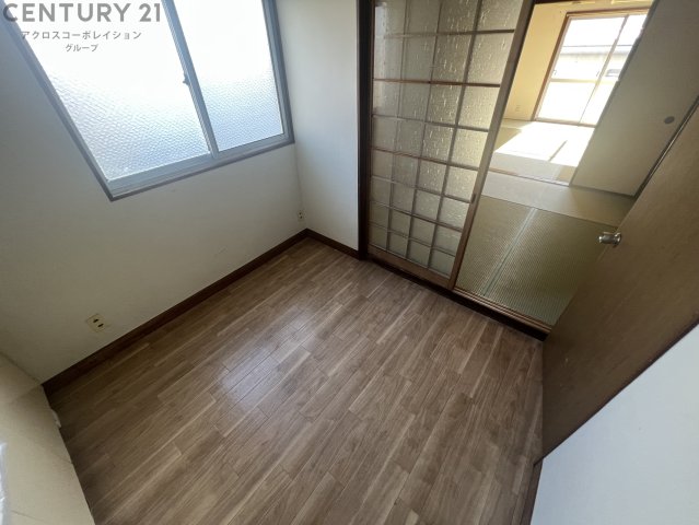 居室・リビング　隣の部屋と続き間で使用できます♪