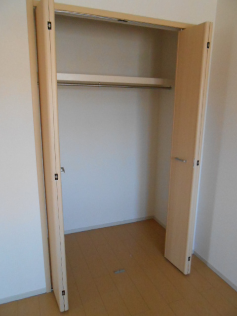 その他　東面寝室内収納（クローゼット・１間分）完備