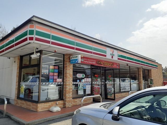 コンビニ　セブンイレブン塩原接骨木店（コンビニ）まで800m