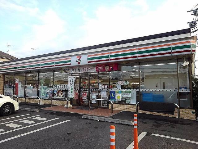 コンビニ　セブンイレブン草加稲荷中央通店（コンビニ）まで350m
