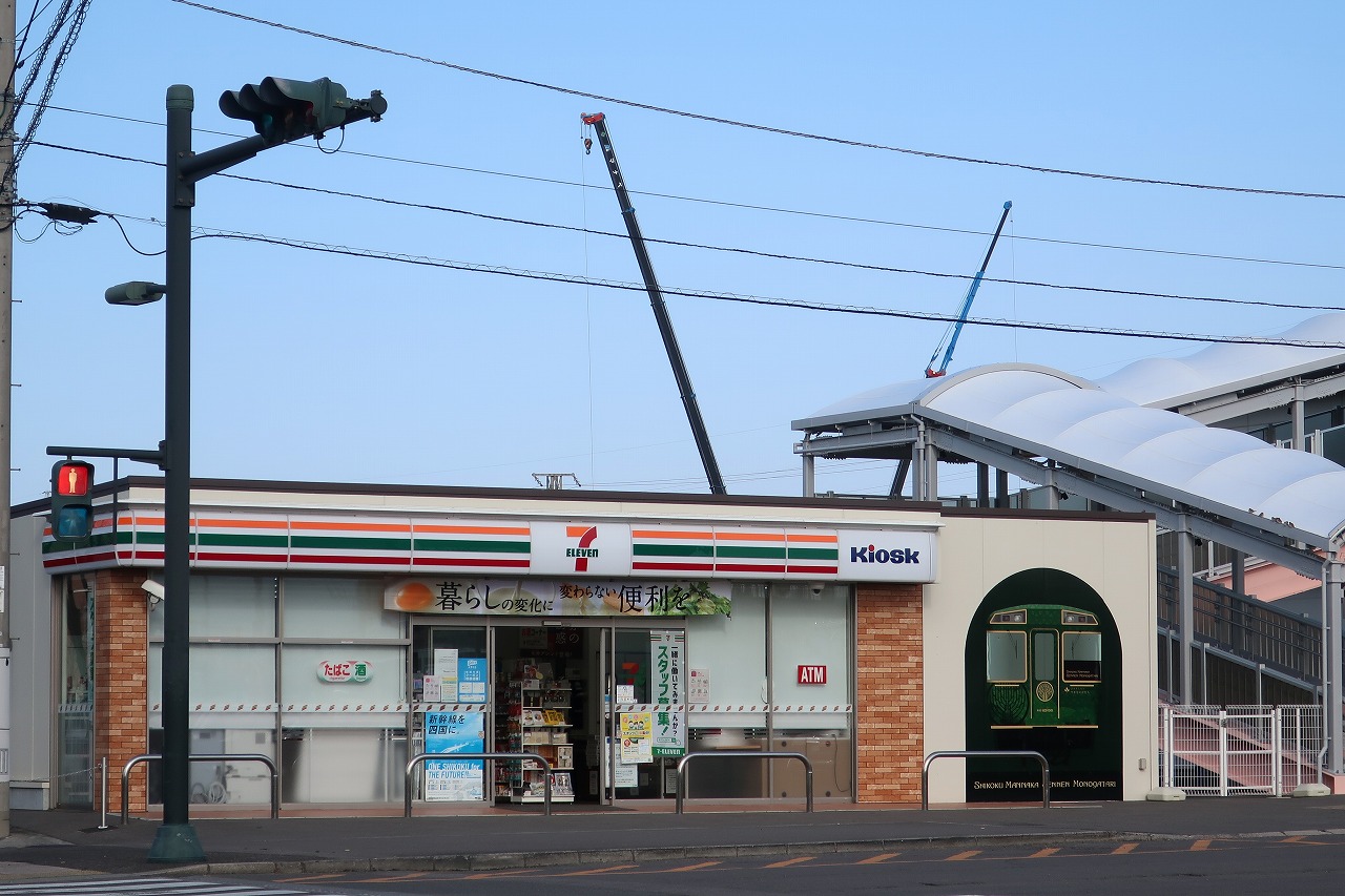 コンビニ　セブンイレブンKiosk多度津駅店（コンビニ）まで318m