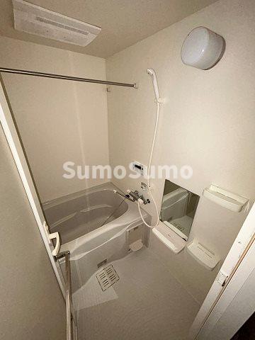 バス・シャワールーム　落ち着いた空間のお風呂です