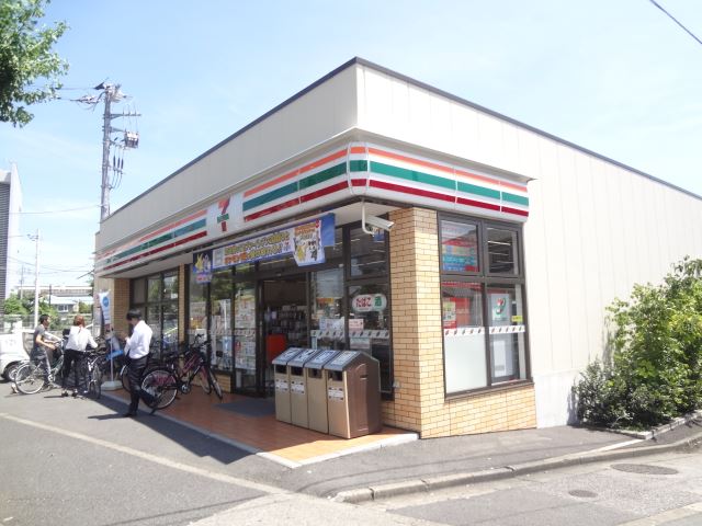 コンビニ　セブンイレブン（コンビニ）まで670m
