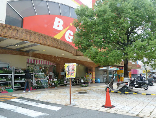 ショッピングセンター　ザ・ビッグ戸坂店（ショッピングセンター）まで338m