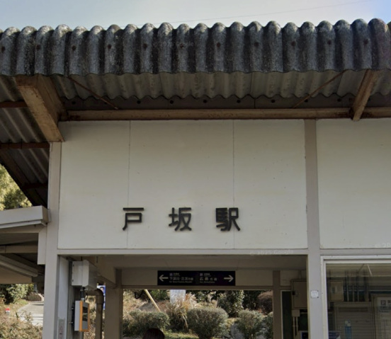 コンビニ　セブンイレブン広島戸坂中町店（コンビニ）まで141m