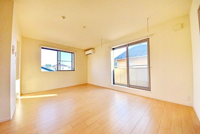 居室・リビング　★嬉しい角部屋★