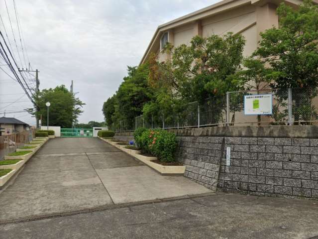 中学校　桜丘中学校（中学校）まで1023m