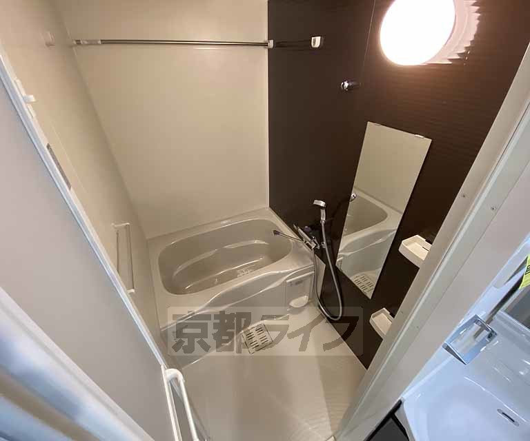 バス・シャワールーム　シンプルな浴室です。